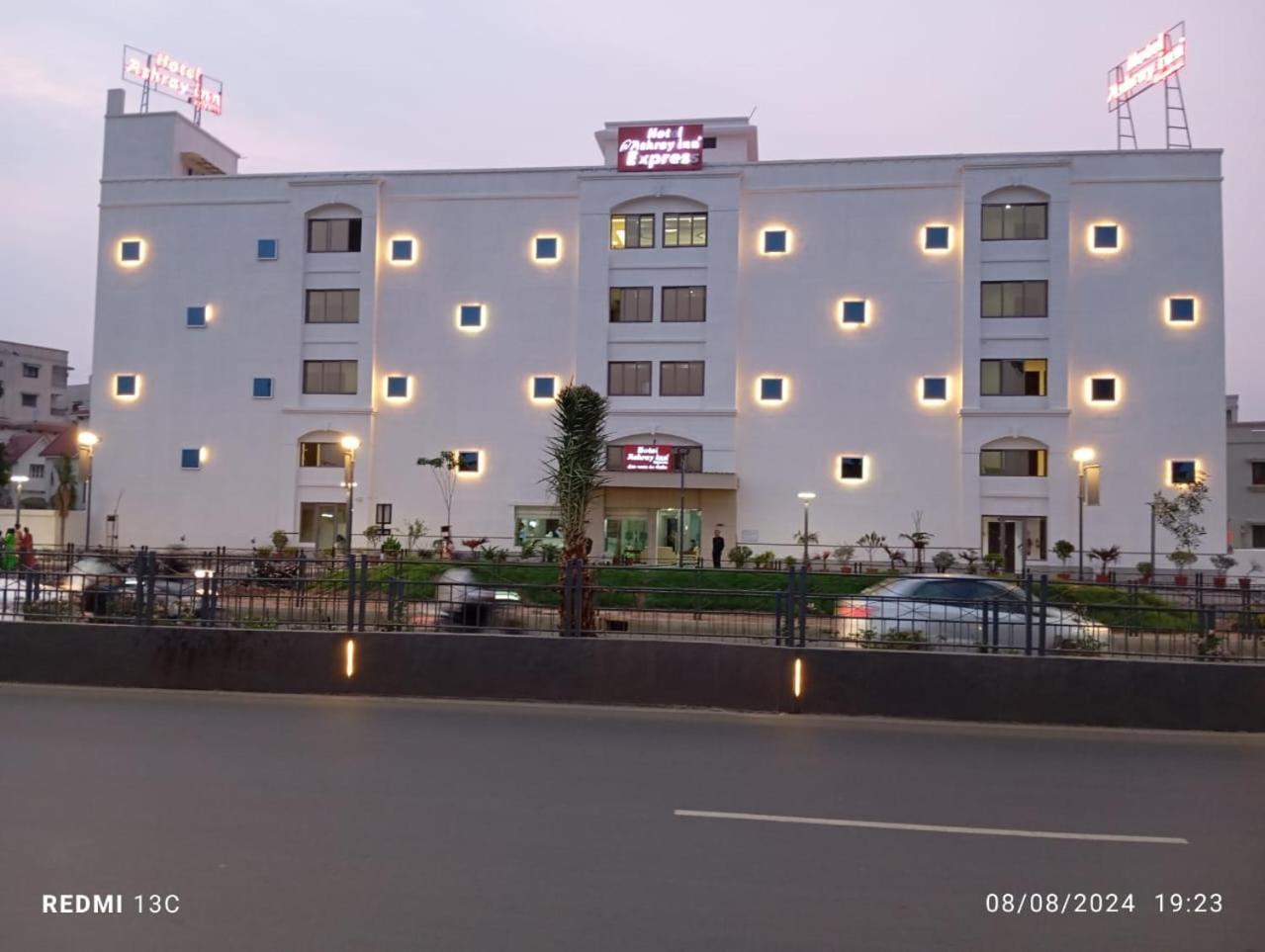 Hotel Ashray Inn Express Ahmedabad Exterior photo