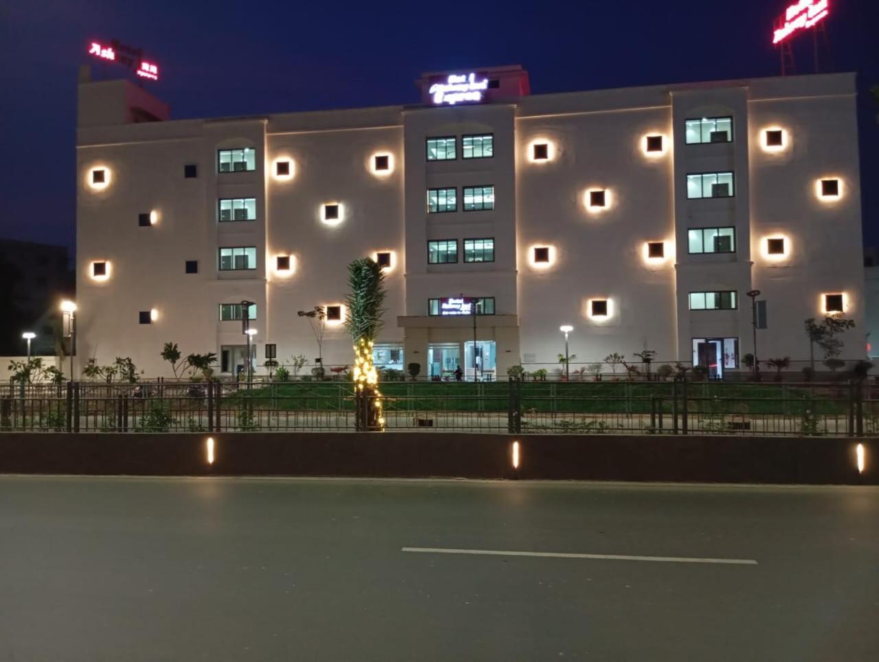 Hotel Ashray Inn Express Ahmedabad Exterior photo