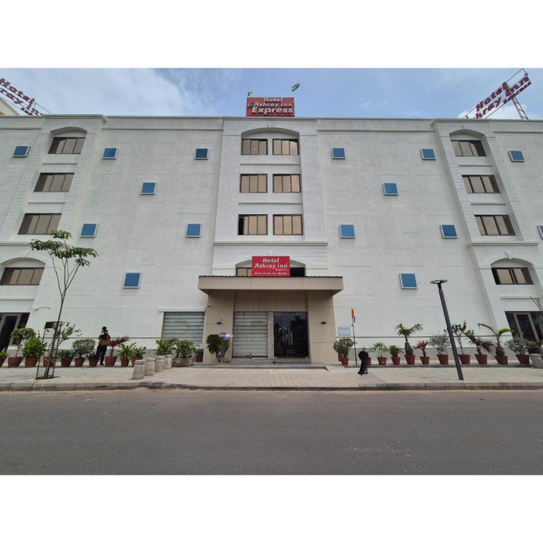 Hotel Ashray Inn Express Ahmedabad Exterior photo