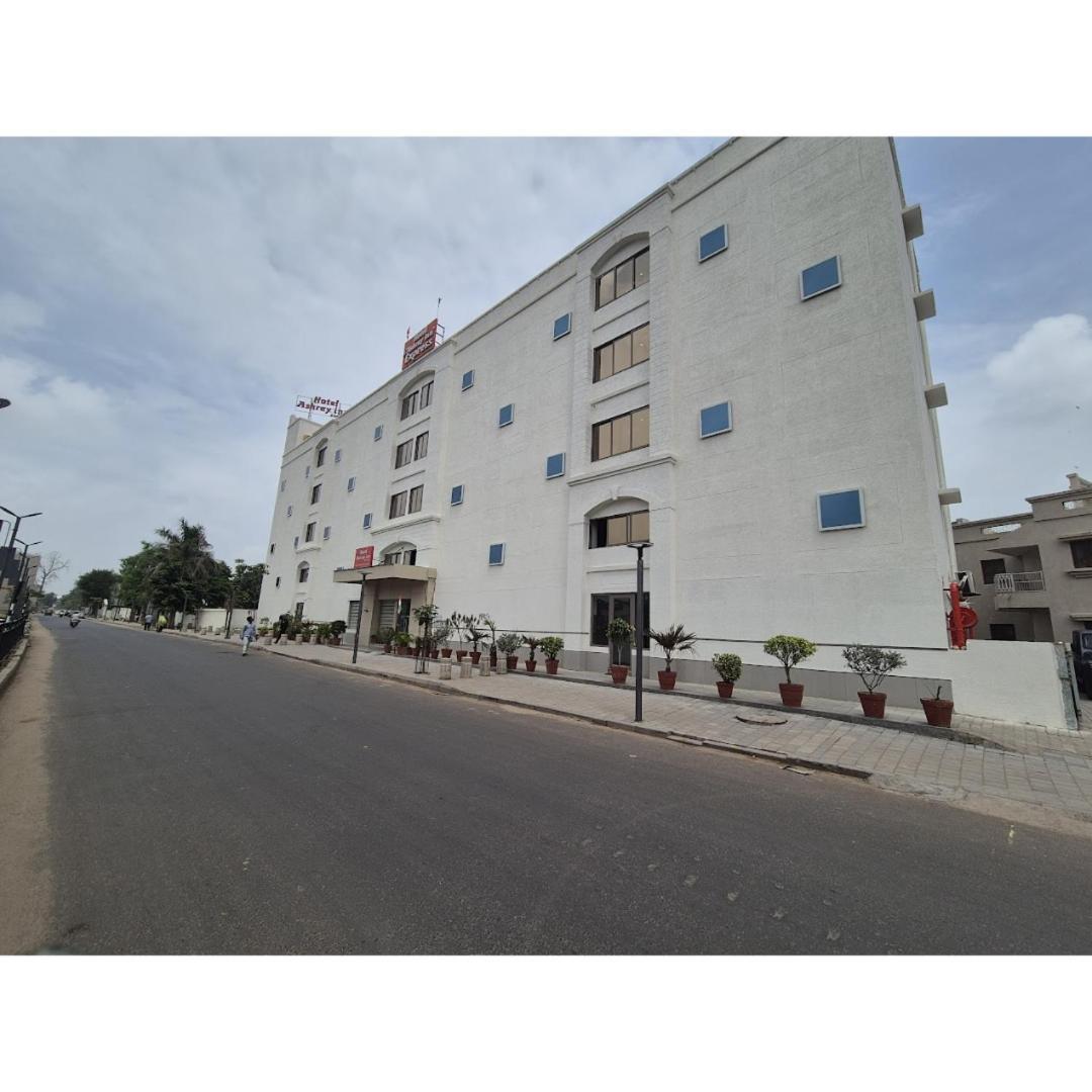 Hotel Ashray Inn Express Ahmedabad Exterior photo