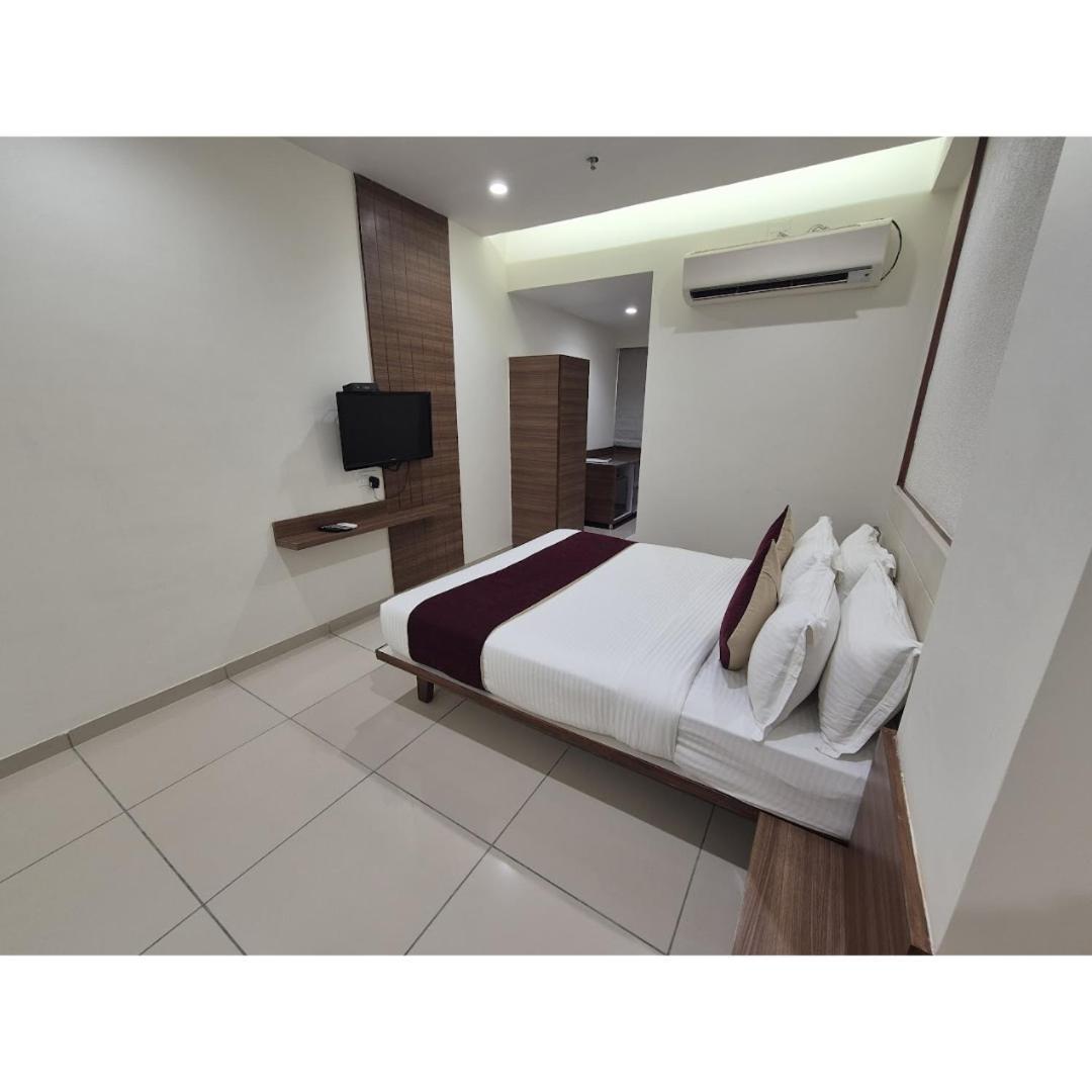 Hotel Ashray Inn Express Ahmedabad Exterior photo