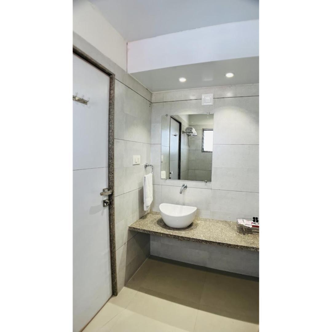 Hotel Ashray Inn Express Ahmedabad Exterior photo