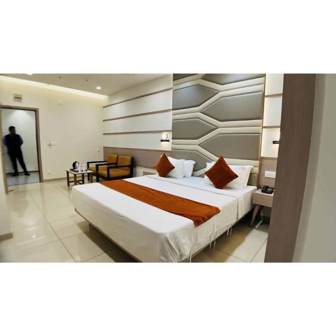 Hotel Ashray Inn Express Ahmedabad Exterior photo