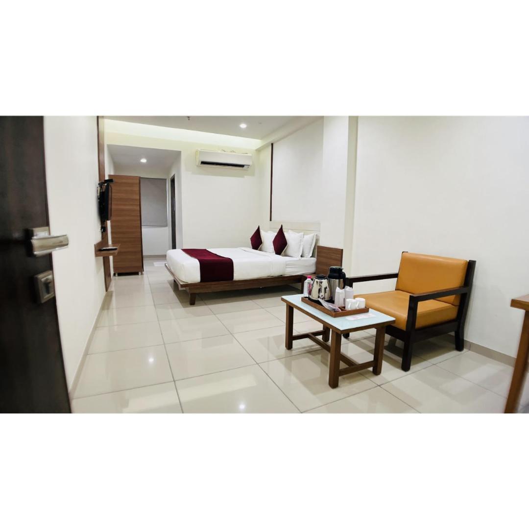 Hotel Ashray Inn Express Ahmedabad Exterior photo