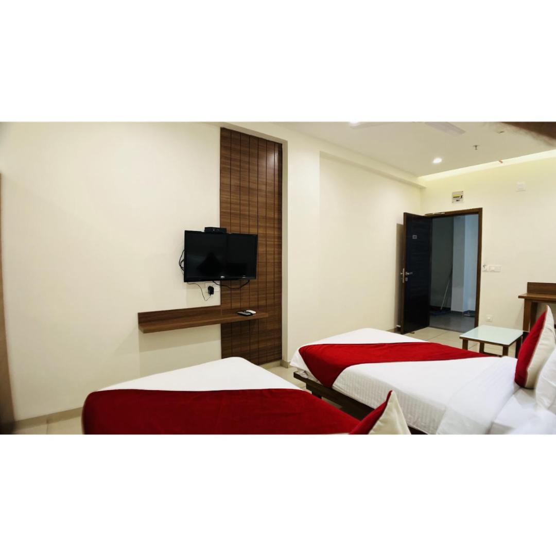Hotel Ashray Inn Express Ahmedabad Exterior photo