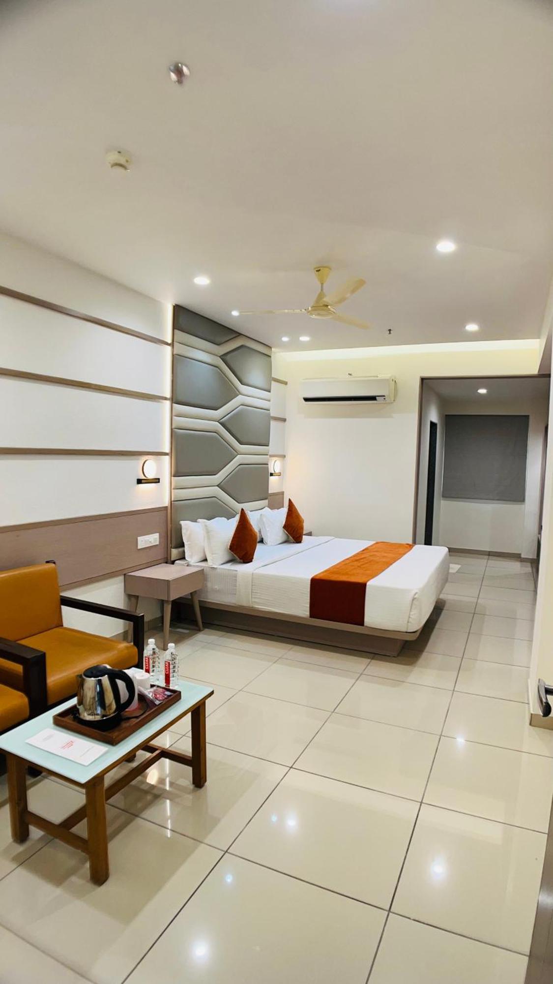 Hotel Ashray Inn Express Ahmedabad Exterior photo