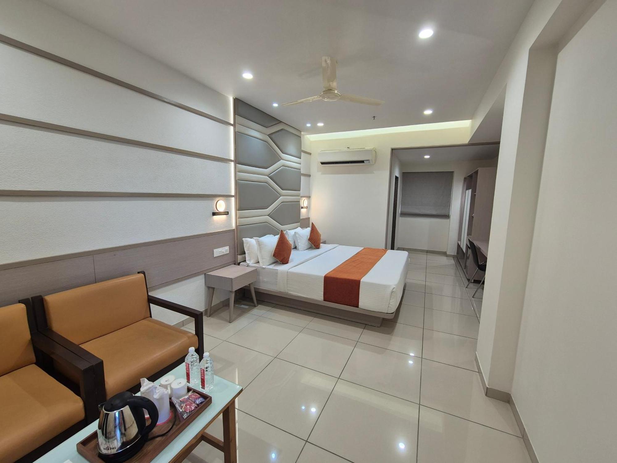 Hotel Ashray Inn Express Ahmedabad Exterior photo